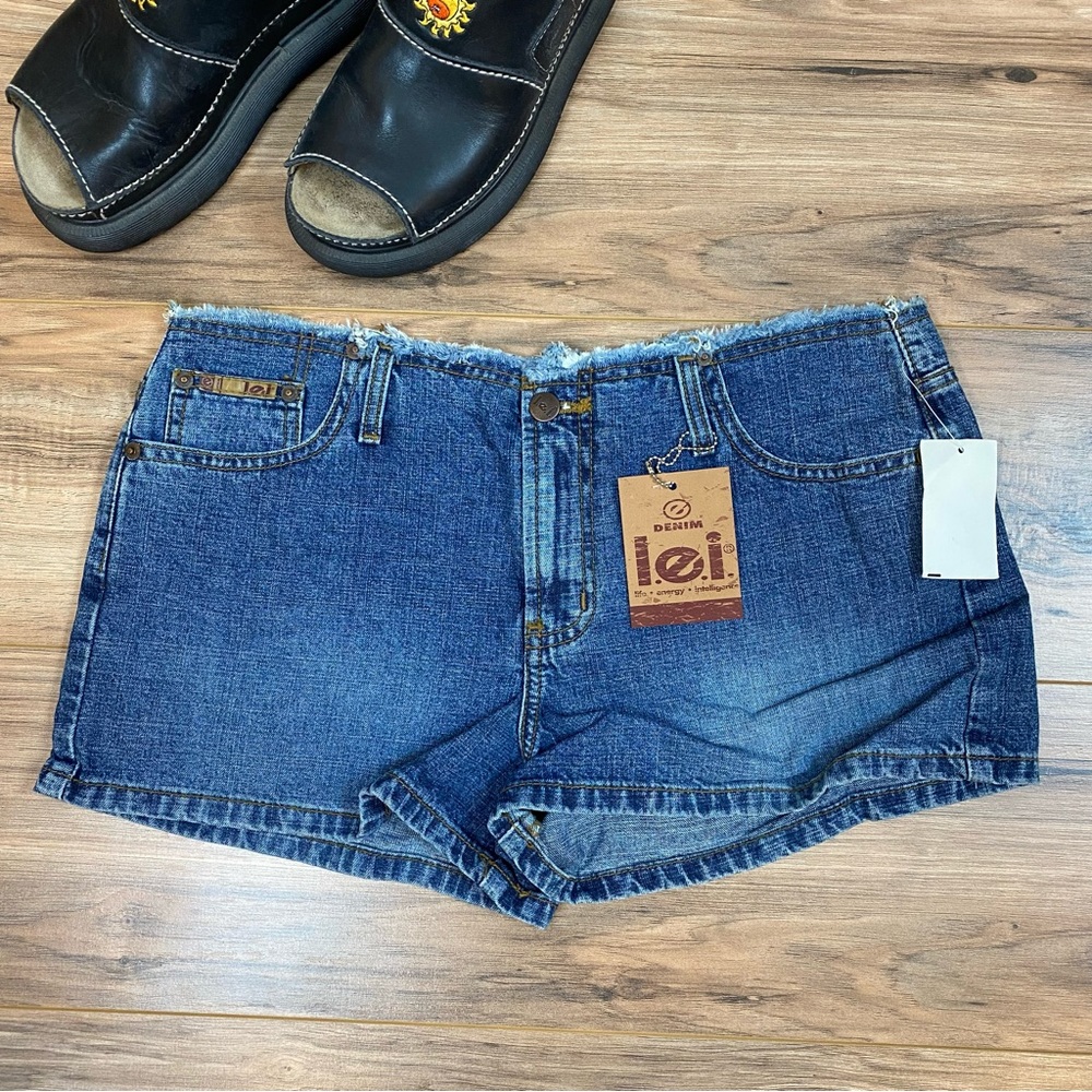 Vintage‎ NWT Lei Denim Jean Shorts Frayed Hem Y2K Low Rise Juniors 13